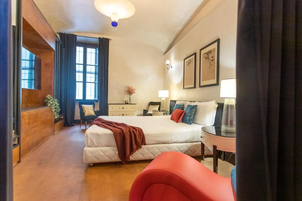 Cloe - Hidden Suite Rome