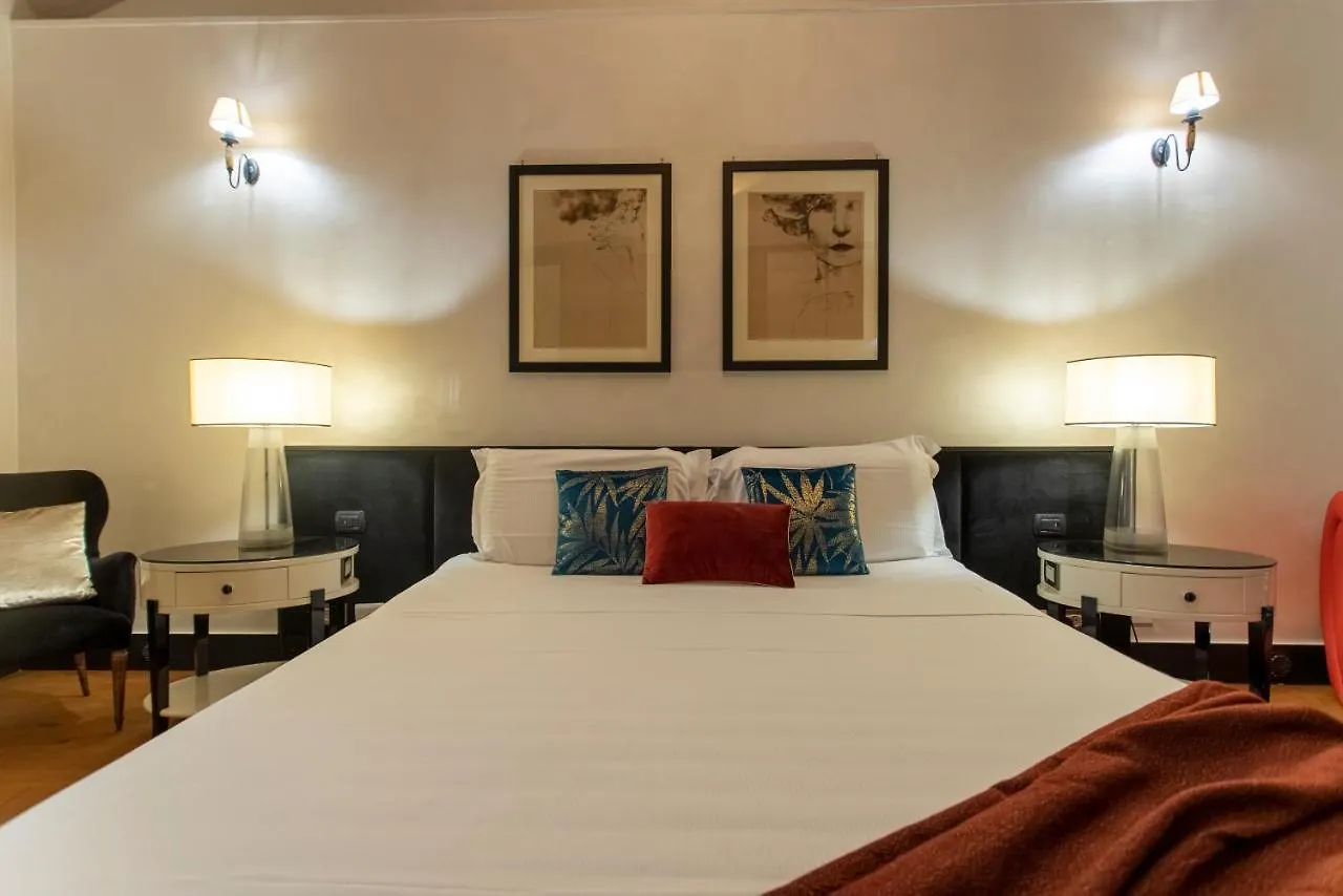 Cloe - Hidden Suite Rome Italy