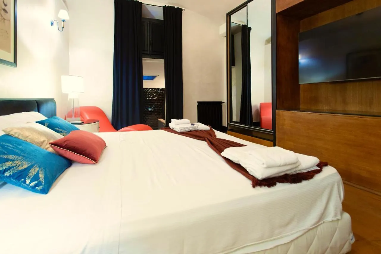 Cloe - Hidden Suite Rome 0*,  Italy
